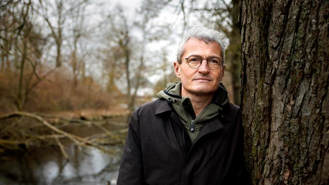 När statsminister Mette Frederiksen la fram ett förslag om en förmögenhetsskatt sparkade många av Danmarks rikaste bakut. Inte multimiljardären Jacob Jelsing. Han välkomnar den.