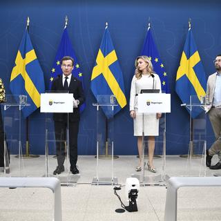 Utbildnings- och integrationsminister Simona Mohamsson (L), statsminister Ulf Kristersson (M), energi- och näringsminister Ebba Busch (KD) och SD:s partiledare Jimmie Åkesson, under en pressträff om åtgärder mot höjda energipriser.