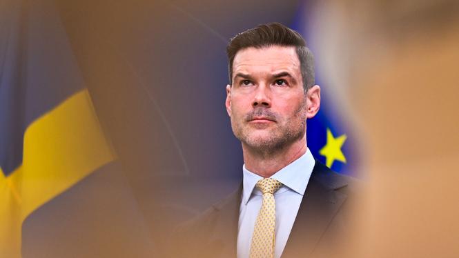 Johan Forssell, migrationsminister (M), under pressträffen där förslag på ett nytt vandelskrav för uppehållstillstånd presenteras.