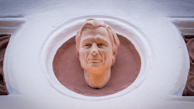 Beslutet innebär en saftig skuld för Petter Stordalen och hans bolag Strawberry fields, som bland annat driver hotellkedjan Strawberry. Här är han i form av väggbonad på Hobo Hotel i Oslo.