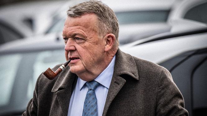 Lars Løkke Rasmussen, partiledare Moderaterne, anländer för att rösta i Gribskovhallen i Græstedt