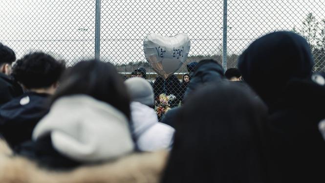 Boende i Vårby gård samlades på tisdagseftermiddagen för att sörja den tonårspojke som dagen innan sköts till döds vid en fotbollsplan i området.
