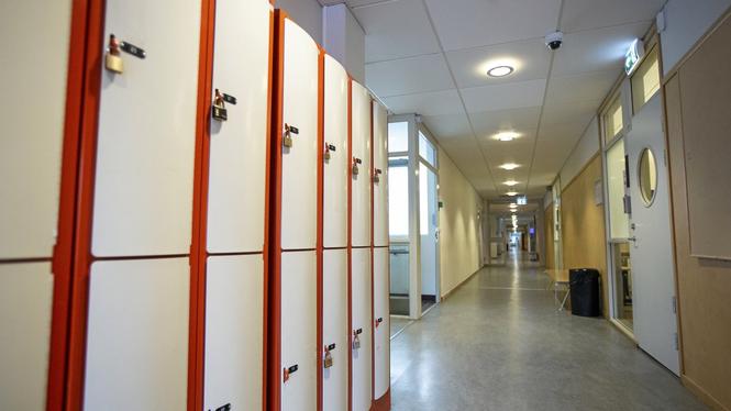 En skola i Kungsbacka kommun fick hålla stängd efter att bombhot riktats mot den. Arkivbild.