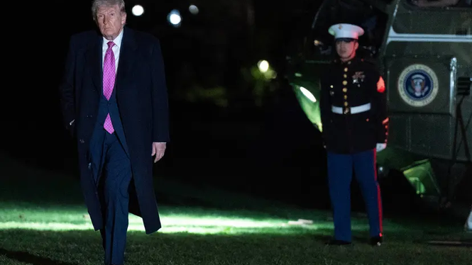 Amerikanska presidenten Donald Trump anländer till Vita huset i dagarna. 