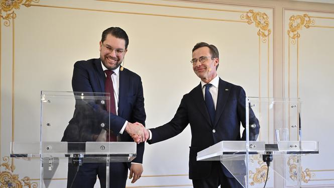 Ulf Kristersson och Jimmie Åkesson håller en gemensam pressträff på Hotel Skeppsholmen under onsdagen. Moderaterna kommer att släppa in Sverigedemokraterna i en regering om Tidöpartierna vinner valet.