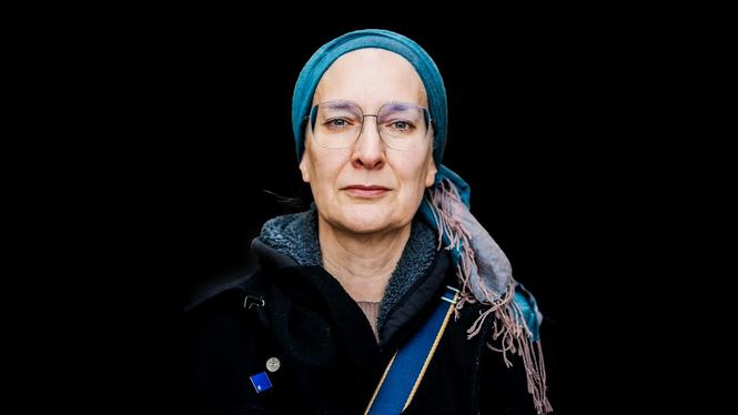 I en radioessä i Sveriges Radio menar debattören Anna Nachman att journalistiskt skildrande av lidande barn är att likställa med propaganda. Annie Croona är kritisk. 