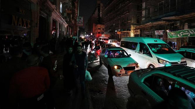 Gatlyktorna i Kairo är släckta för att spara el till föjd av USA:s krig i Iran.