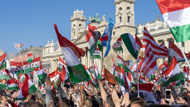 Slutspurten i valrörelsen börjar allt mer likna en geopolitisk thriller, menar Tibor Dessewffy.