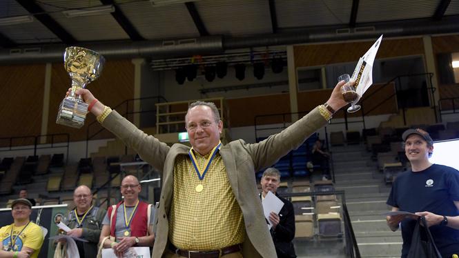 Fredrik Olsson från bryggeriet Smokepeace vann första pris med ölen Rökbock när SM i hembryggd öl hölls i Solnahallen 2023.