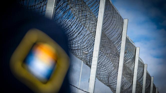 Verkligheten, i form av fängelseplatser, måste hinna i kapp vallöftena om rättvisa. 