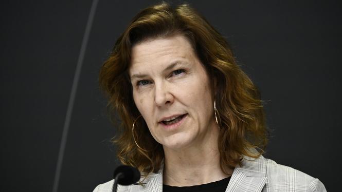 Jämställdhetsminister Nina Larsson (L) vill se mottagning för skärmberoende.