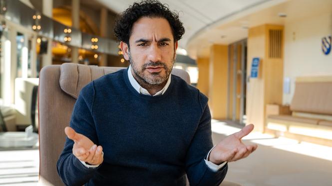 Ardalan Shekarabi är Socialdemokraternas arbetsmarknadspolitiska talesperson sedan hösten 2024 då han bytte plats med Teresa Carvlaho som tog hans förra roll som rättspolitisk talesperson.