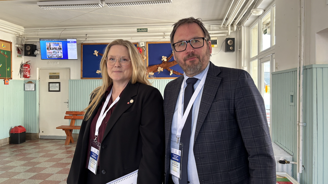 Jessica Rodén (S) och Peder Björk (S) är på plats i Ungern för att observera valet. De noterar att intresset för valet är högt. ”Jag har aldrig sett så här många rösta” tillägger deras ungerska tolk.