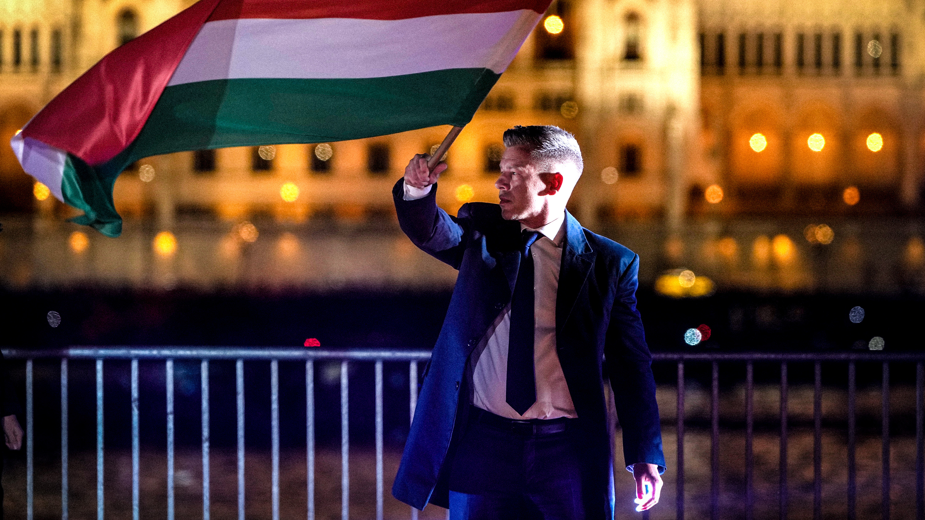 Magyar håller sitt segertal vid floden Donau.