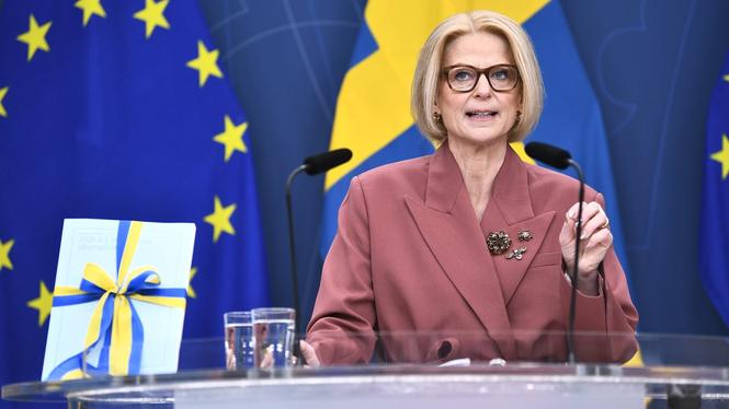 Finansminister Elisabeth Svantesson (M) presenterar vårbudgeten vid en pressträff i Rosenbad.