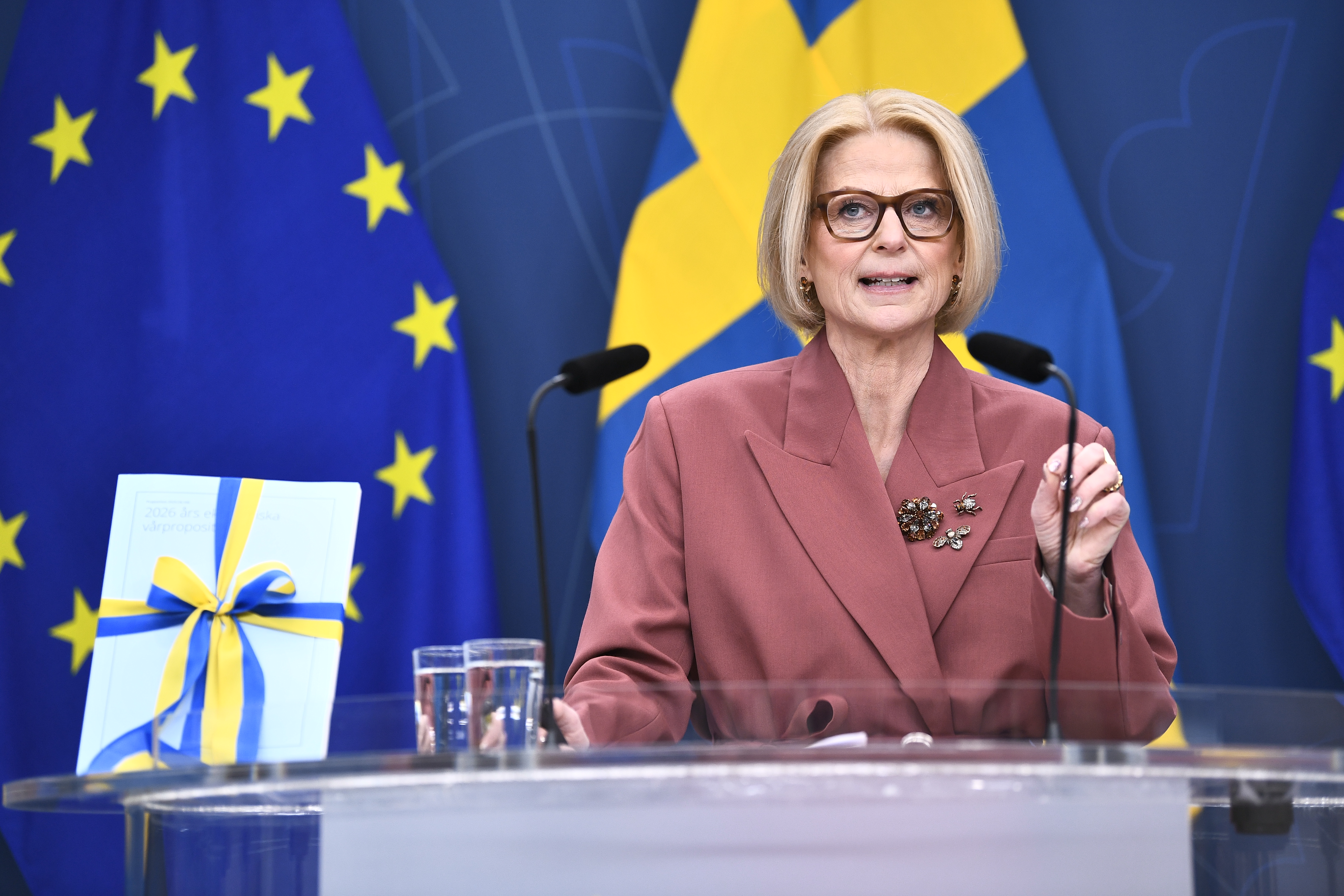 Finansminister Elisabeth Svantesson (M) presenterar vårbudgeten vid en pressträff i Rosenbad.