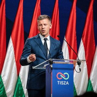 På måndagens eftermiddagen höll Peter Magyars sin första pressträff. Den nya regeringens fokus kommer vara på att motarbeta korruption och bygga upp rättsstaten, säger han till den samlade presskåren.