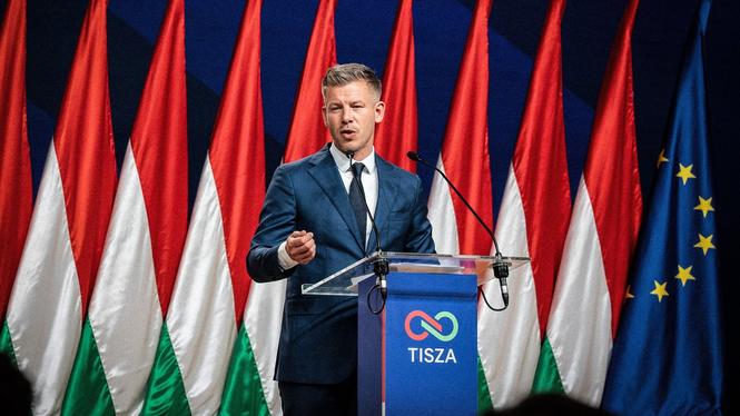 På måndagens eftermiddagen höll Peter Magyars sin första pressträff. Den nya regeringens fokus kommer vara på att motarbeta korruption och bygga upp rättsstaten, säger han till den samlade presskåren.