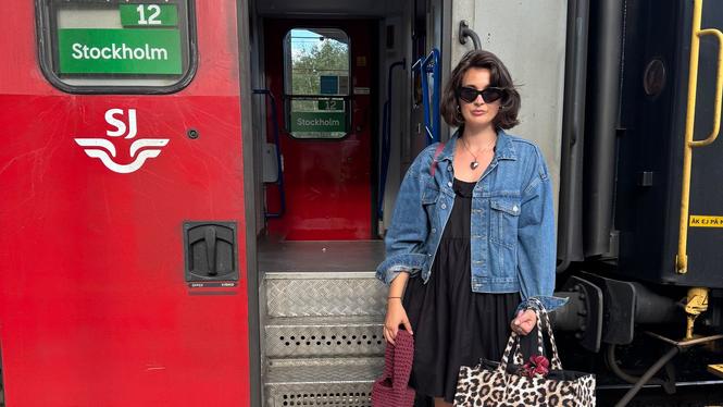 Hållbarhetsprofilen Sara Ohlsson föredrar att åka nattåg till sina uppdrag, men efter neddragningen kan hon tvingas flyga.