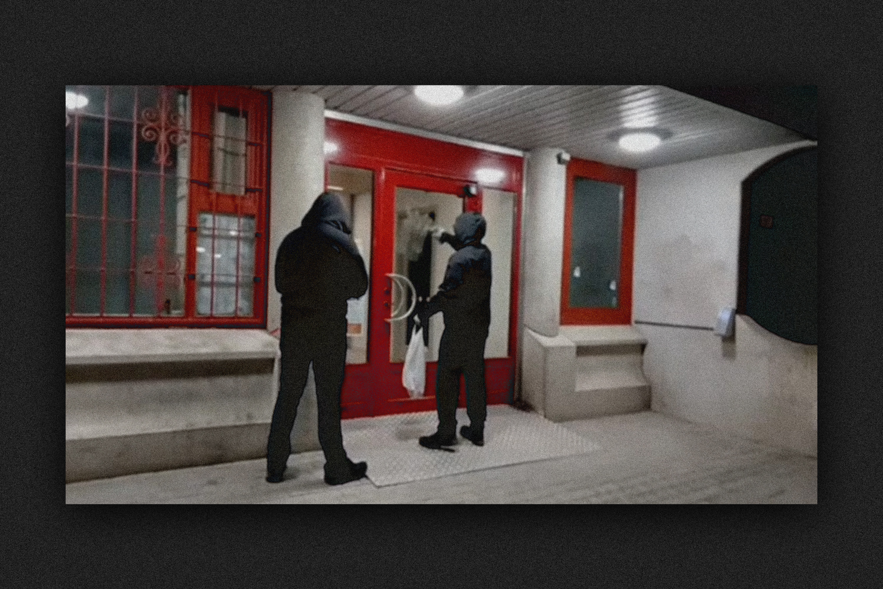 Nazistiska NMR filmade själva skadegörelsen på pensionärshemmet, för att använda som propaganda i sociala medier.