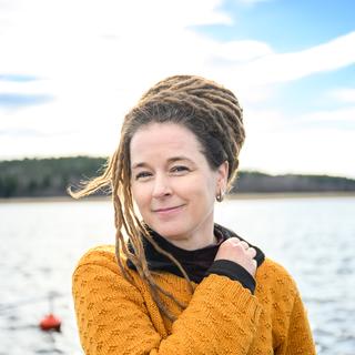 Amanda Lind säger att fler skulle vilja köpa fisk från lokala kustfiskare. 