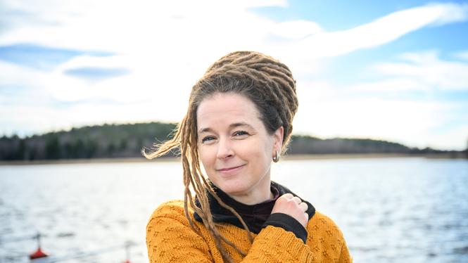 Amanda Lind säger att fler skulle vilja köpa fisk från lokala kustfiskare. 