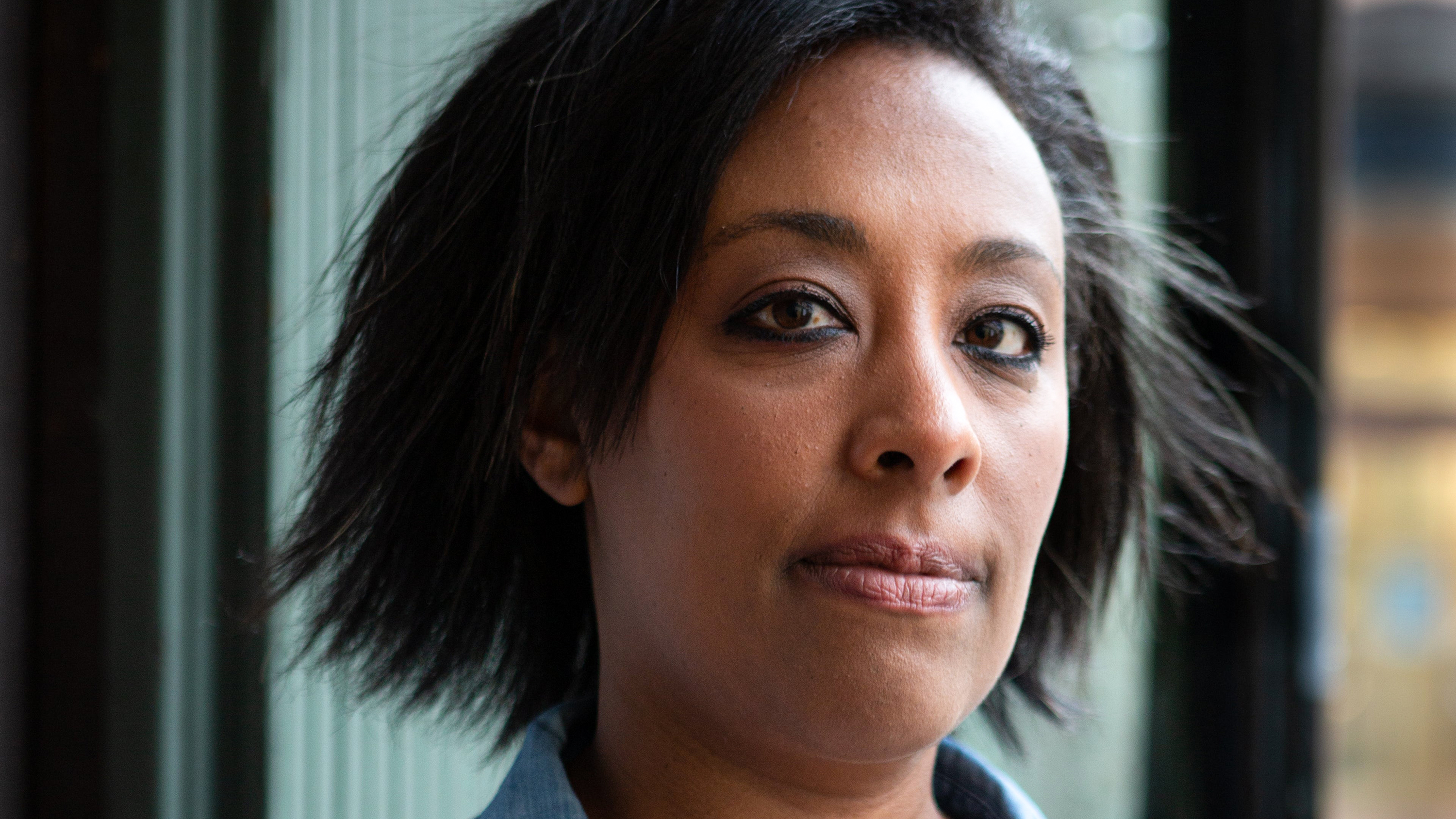 Segen Meles har skrivit en semifiktiv roman som heter "Pappan".