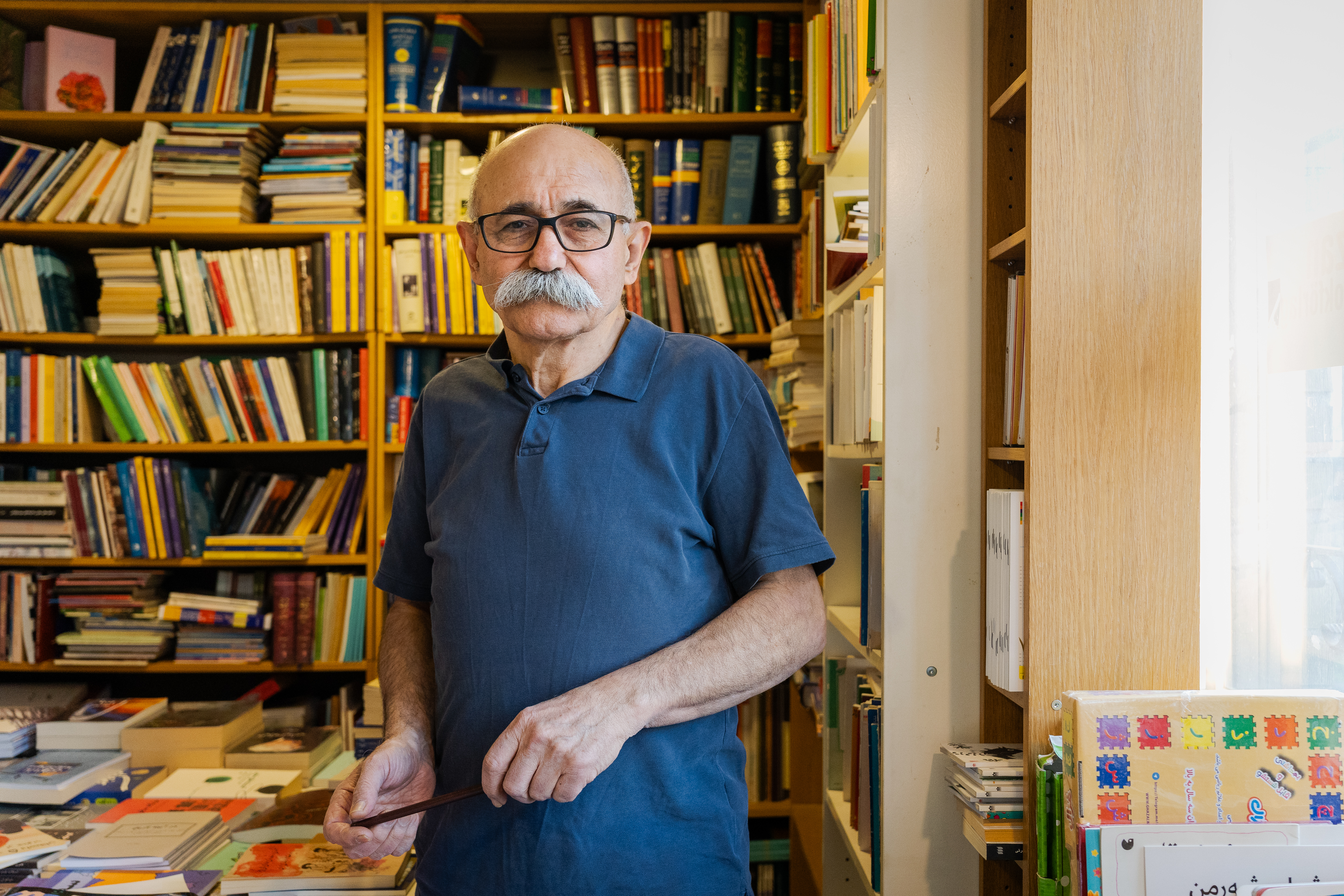 Nemat "Namo" Alimoradi driver sedan år 2000 Kitab Arzan i Akalla.