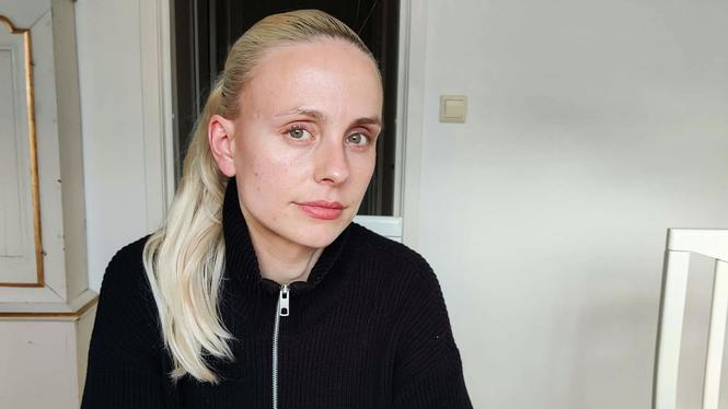 Elin Gellerfelt Wahlqvist fick först ett lugnande besked från tingsrätten. Men nu har hovrätten rivit upp domen. Om en vecka ska dottern till Frankrike.