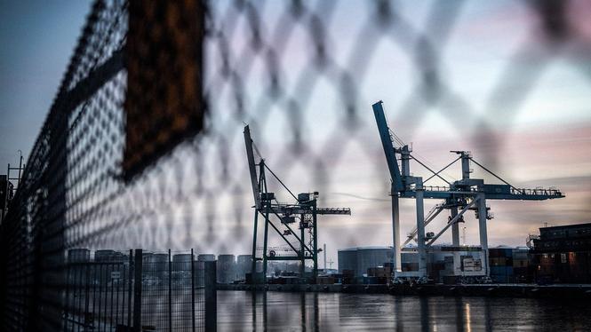 Polisen kallades till Frihamnen i Stockholm efter att demonstranter försökt ta sig in på Defence Expo Sweden. Arkivbild.