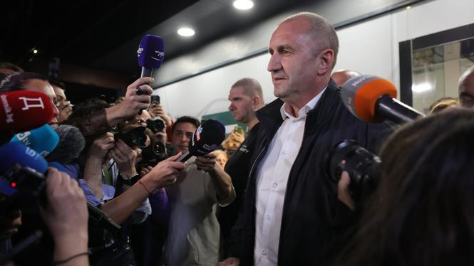 Den bulgariske expresidenten Rumen Radev på söndagskvällen. 