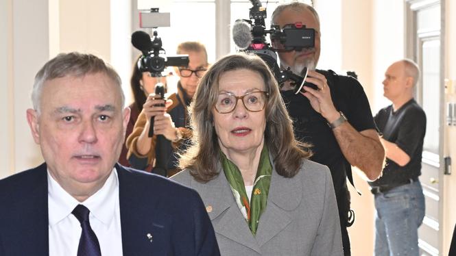 Birgitte Bonnesen, tidigare vd för Swedbank, med sin advokat Per E Samuelsson i samband med huvudförhandlingen i Högsta domstolen. Arkivbild. 