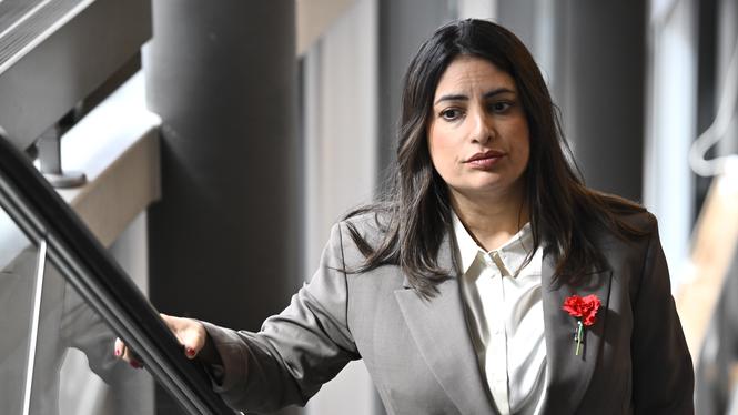 Partiledare Nooshi Dadgostar (V).