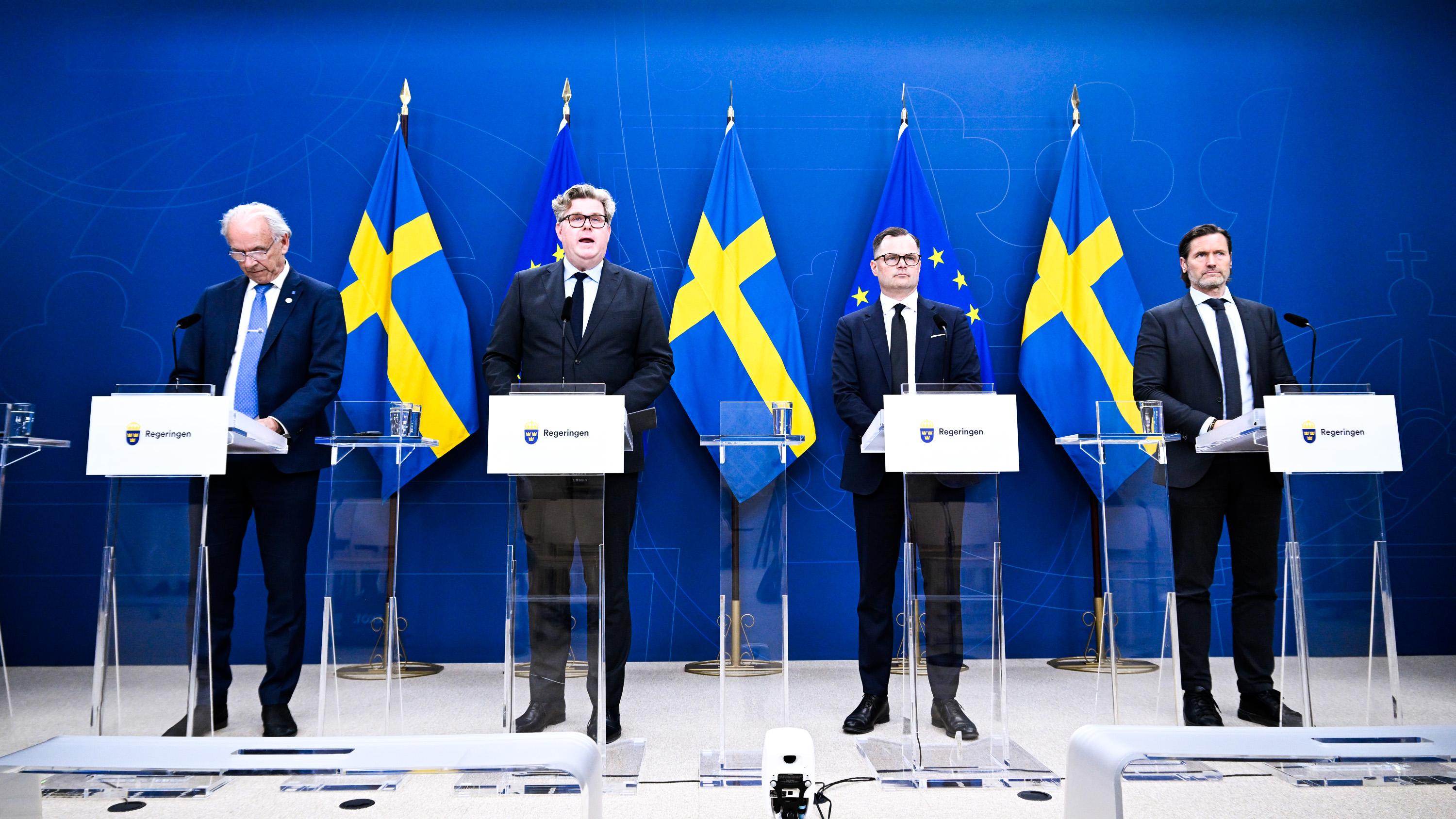 Torsten Elofsson (KD) rättspolitisk talesperson, Gunnar Strömmer (M) justitieminister, Adam Marttinen (SD), ledamot i justitieutskottet och Martin Melin (L), rättspolitisk talesperson, presenterar skärpta regler för unga brottslingar.
