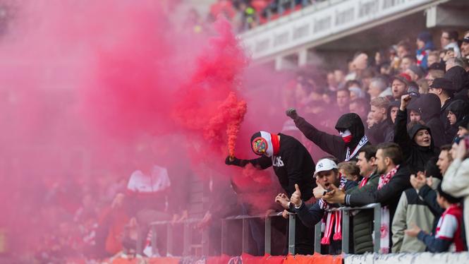 Kalmar FF:s supportrar under vårens Allsvenskanmatch mellan Kalmar FF och Västerås SK på Guldfågeln Arena.