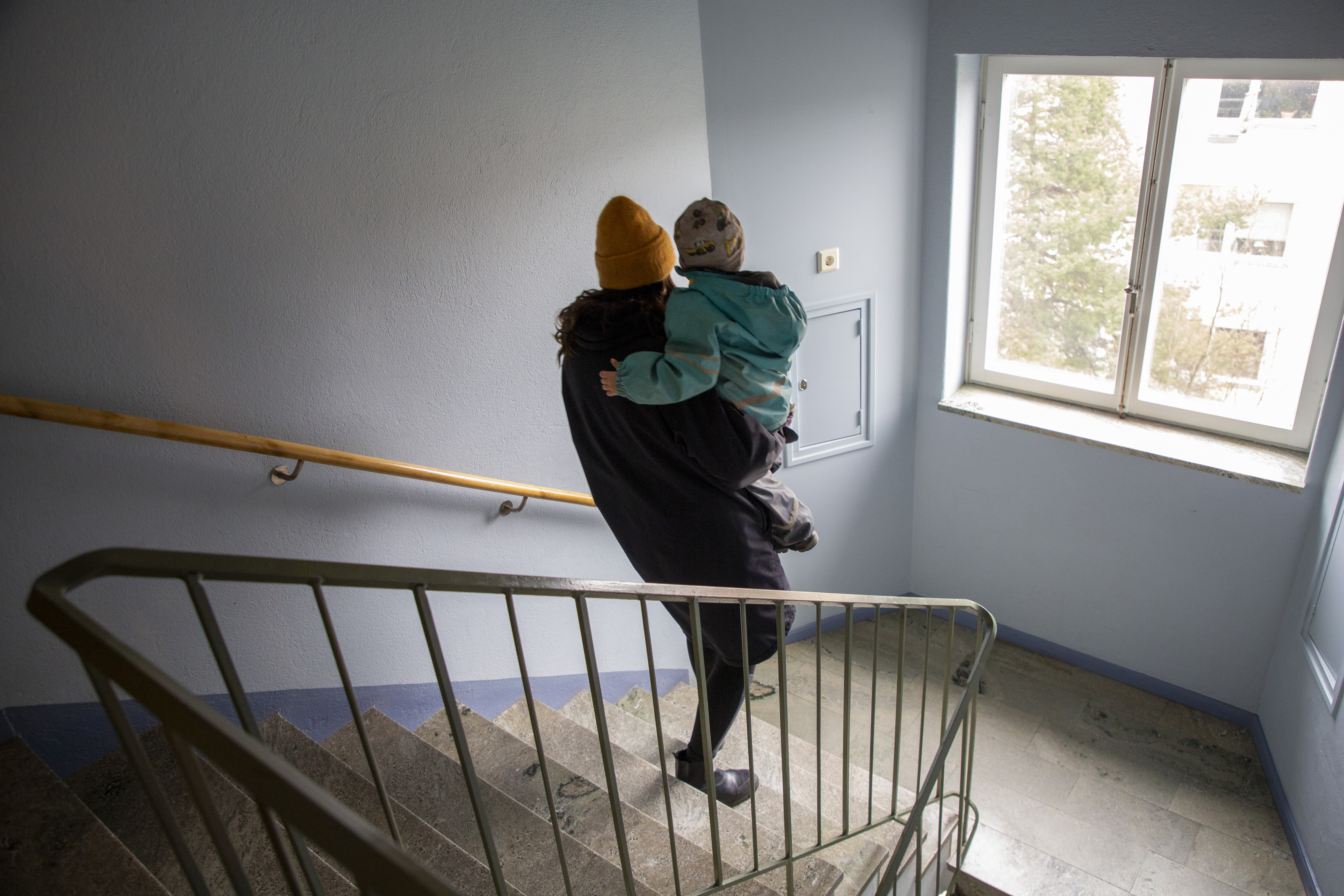 Den nya undersökningen tyder på en utbredd ekonomisk stress bland ensamstående föräldrar.