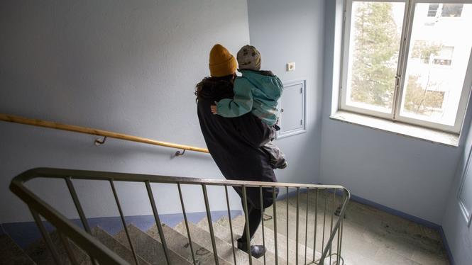 Den nya undersökningen tyder på en utbredd ekonomisk stress bland ensamstående föräldrar.