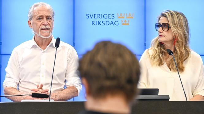 Miljöpartiets språkrör Daniel Helldén och Janine Alm Ericson, ekonomiskpolitisk talesperson, presenterar Miljöpartiets förslag till vårbudget vid en pressträff.