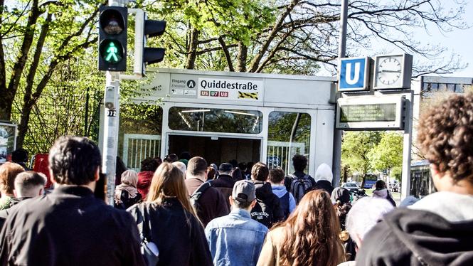Det är ofta trångt i Münchens tunnelbana under rusningstid.