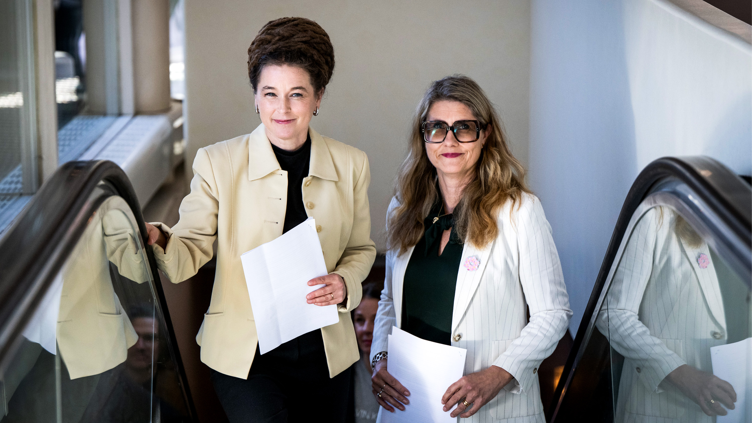 Det är uppenbart att om barnfattigdomen i Sverige ska brytas så måste Tidöregeringen bytas ut, skriver Amanda Lind och Janine Alm Ericson (Mp).