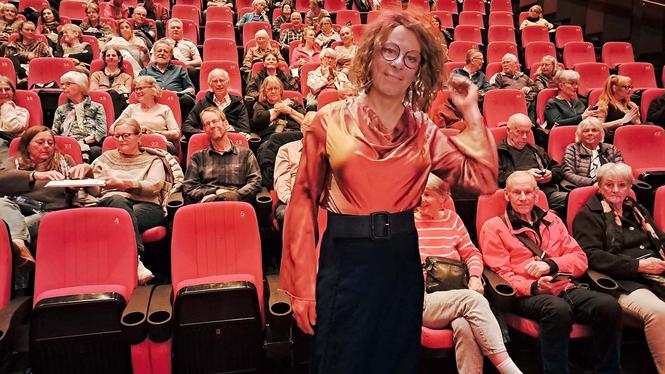 Norrköping, strax innan föreläsningen startade, då människor strömmade till. I förgrunden Johan Jenny Ehrenberg.