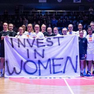 "Ett stort svek mot unga basketspelande tjejer med stora drömmar”. Så beskriver Luleå basket beskedet att klubbarna Malbas och Högsbo drar sig ur högstaligan för damer. 
