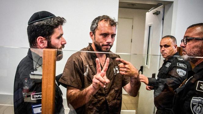 Thiago Ávila, aktivist på Global Sumud Flotilla, eskorteras till förhör i tingsrätten.
