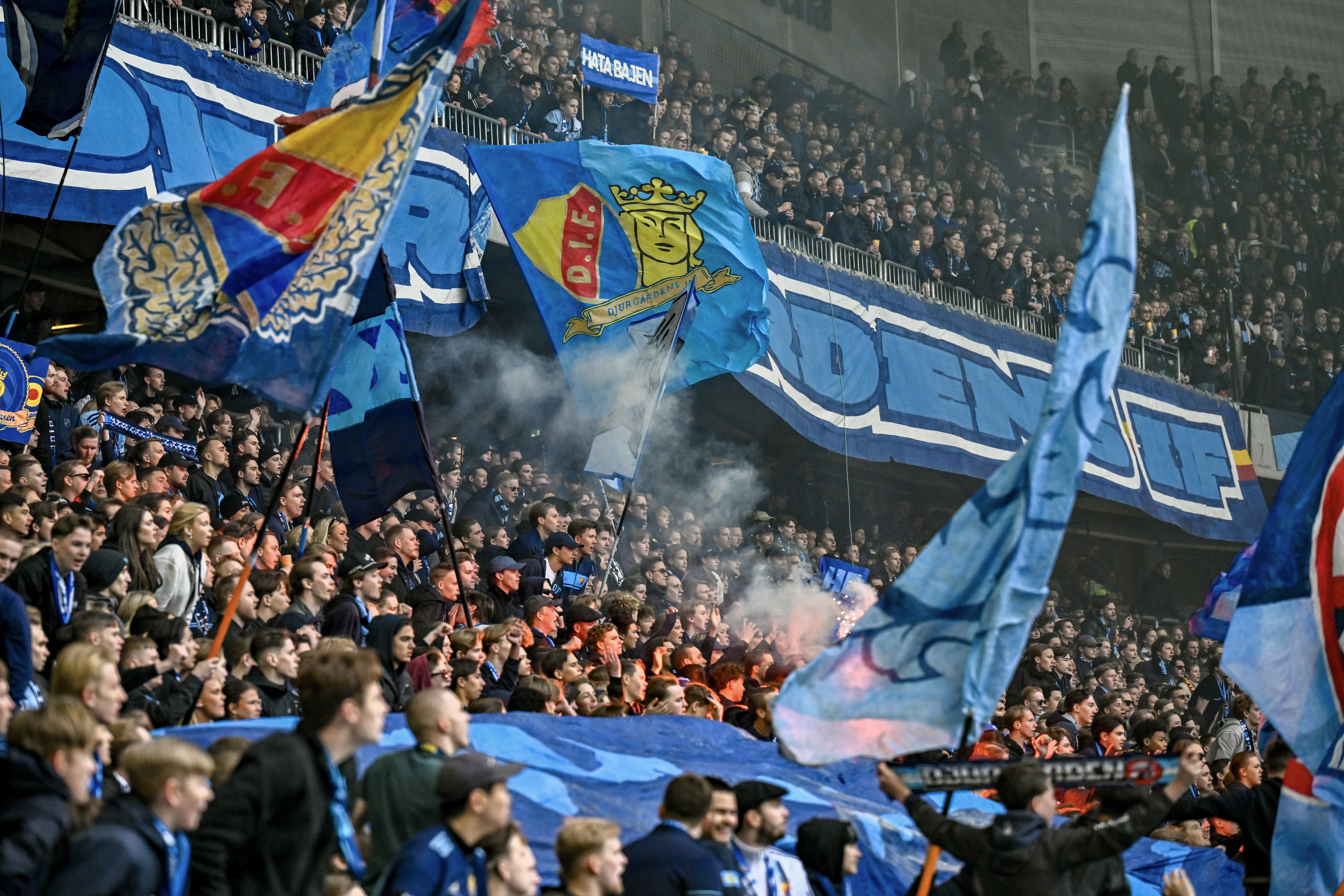 Djurgårdens klack under fotbollsmatch i Allsvenskan mellan Djurgårdens IF och Hammarby IF.