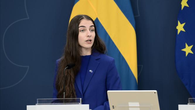 Klimat- och miljöminister Romina Pourmokhtari (L), som nu är föräldraledig, representerar det parti som halkat ner mest i Naturskyddsföreningens ranking av miljöpolitiken.