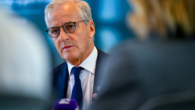 Norges statsminister Jonas Gahr Støre är en av de som pekats ut i den anmälan som lämnats in av gruppen Grandmothers against Genocide. 