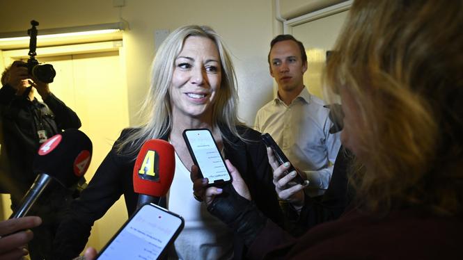 Linda Lindberg, gruppledare SD, när talman Andreas Norlén bjuder in till ett möte om kvittningssystemet.