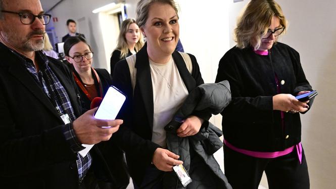 Gruppledare Lena Hallengren (S) inför mötet om kvittningssystemet. 