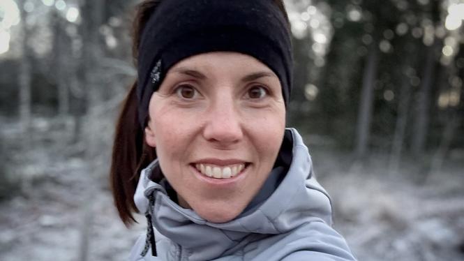 Charlotte Kalla är en av Sveriges mest prisade idrottsutövare, med flerfaldiga OS- och VM-guld. Nu är hon aktuell med en ny samtalsturné, med fokus på hennes identitet som tornedaling.