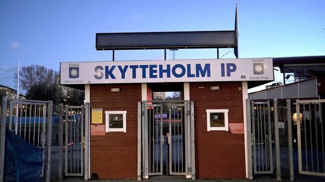 Det var på idrottsplatsen Skytteholm i Solna som rekryteringsförsöket gjordes.